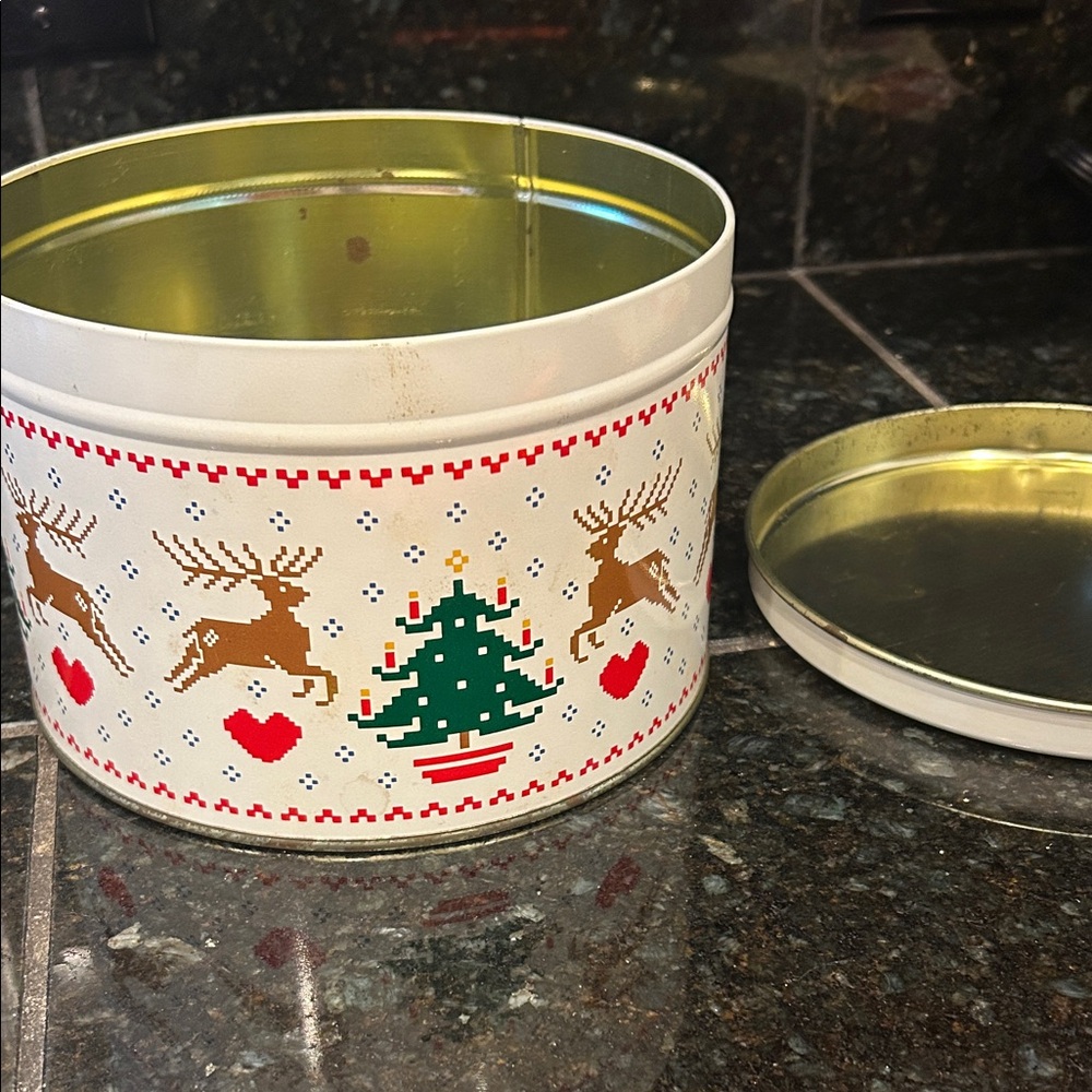 Vgt Bertals Can Co Christmas tin. - Picture 6 of 6